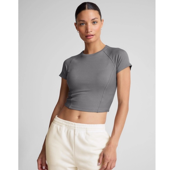 Beyond Yoga Women's Small Silhouette Cropped Tee Stone Grey NWT RIbbed Fabric - Picture 2 of 7
